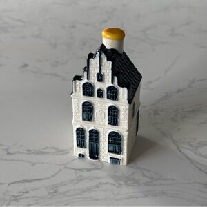 KLM #22 Blue Delft House by BOLS